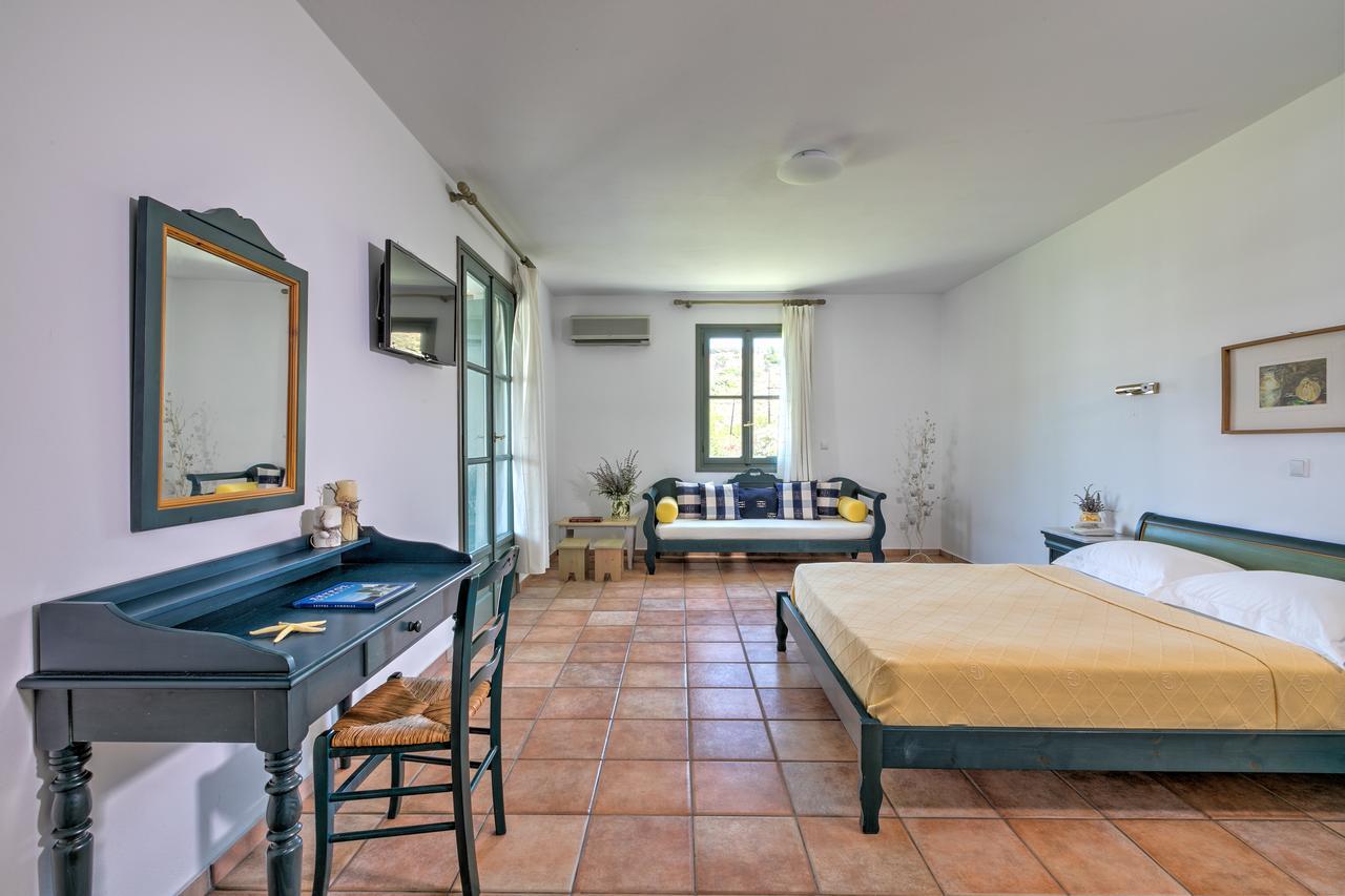 Dioni Hotel Skyros Exteriör bild