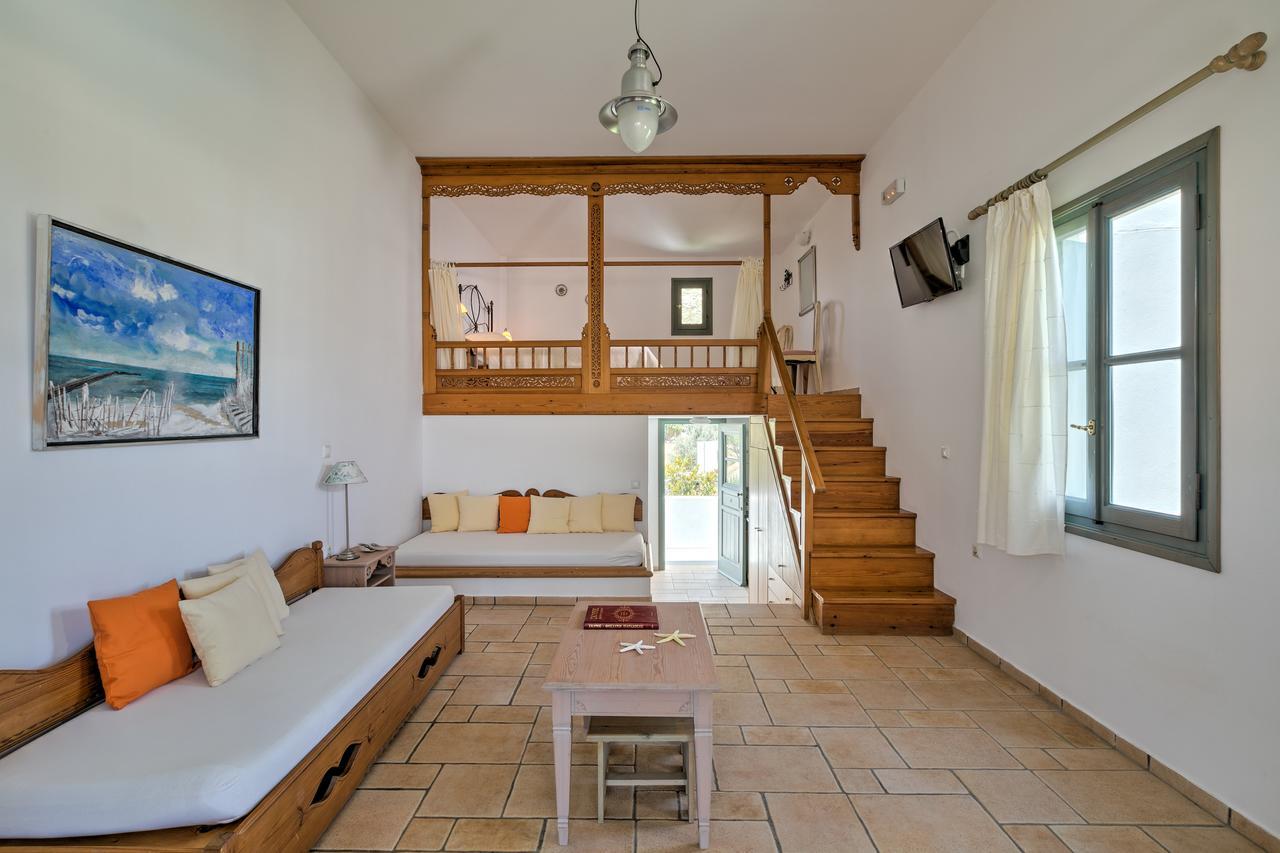 Dioni Hotel Skyros Exteriör bild